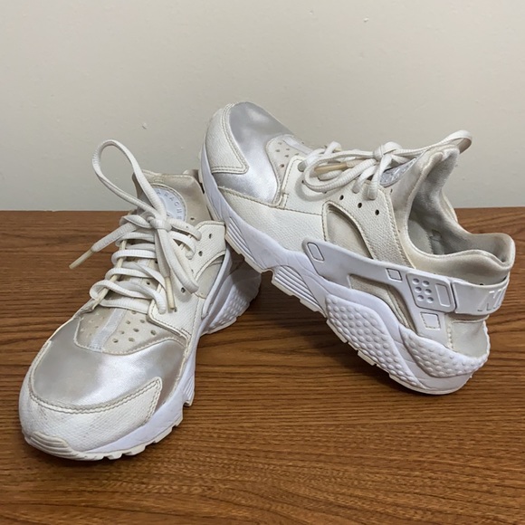 Nike Shoes - Nike Air Huarache